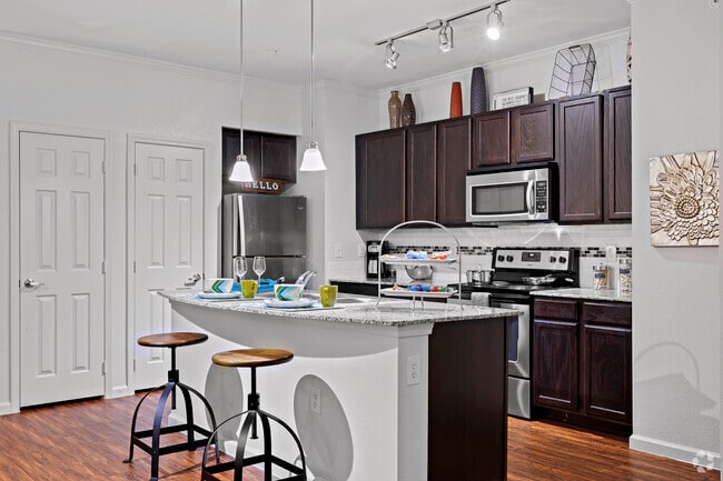 2BR, 2BA - 1150SF - Kitchen