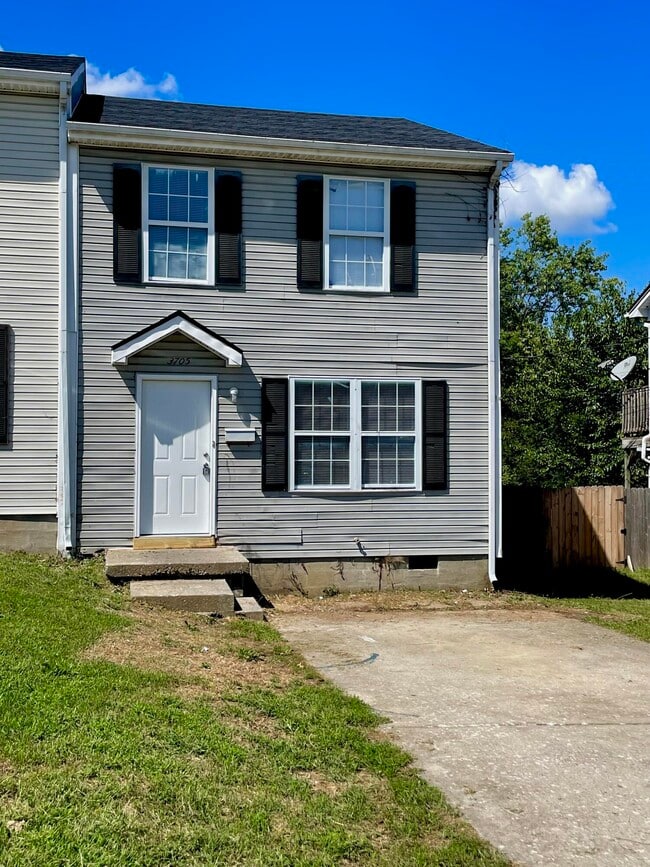 Building Photo - 3705 Trent Cir