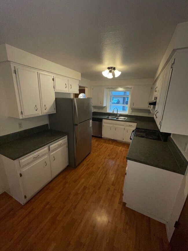 3 Bedroom 2 Bathroom Home in West Salem Fe... Rental House Rental in Salem, OR