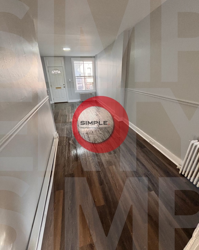 Building Photo - Cozy three-bedroom 1 bath house