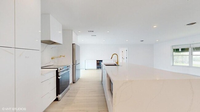 Photo - 4761 NE 28th Ave