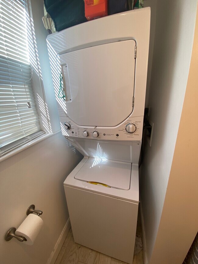 Photo - 176 Elm St Unit 2