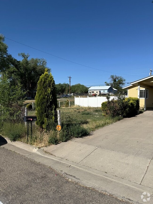 Building Photo - 3 bed, large yard Rental