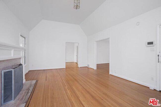 Photo - 162 N Citrus Ave