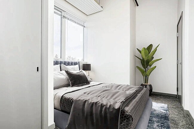 Building Photo - Kingsway Lofts & Apartments