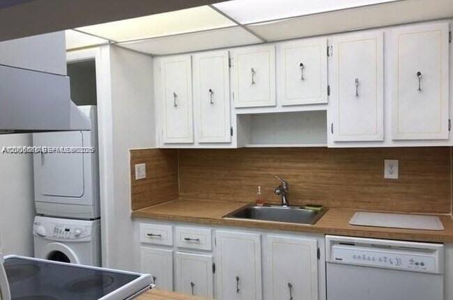 Photo - 220 Lakeview Dr Unit 203