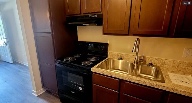 Photo - 6100 Strathmore Rd Unidad 52