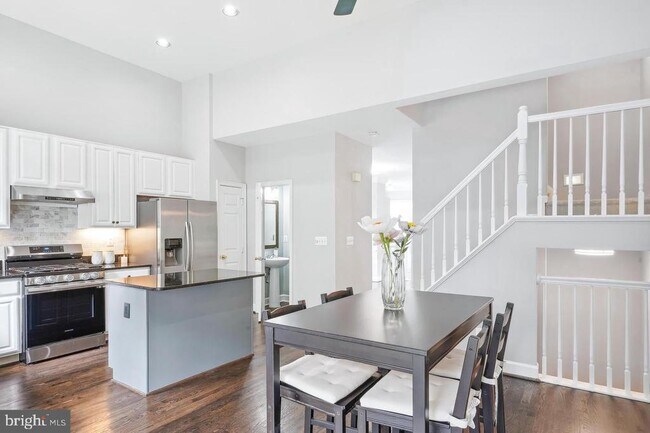 Photo - 2557 James Monroe Cir