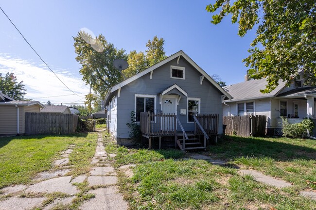 Photo - Spacious 2 bedroom/1 bathroom House in Cou...