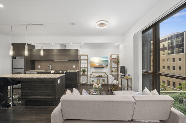 Building Photo - 8 Charlotte St