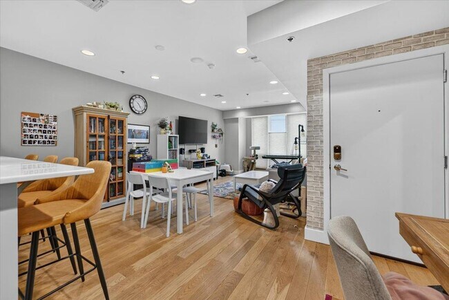 Photo - 626 Grand St Unit 1