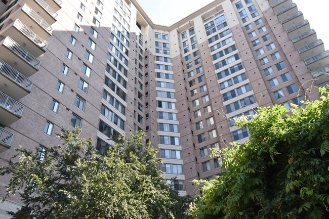 Building Photo - The Continental Unit 1410