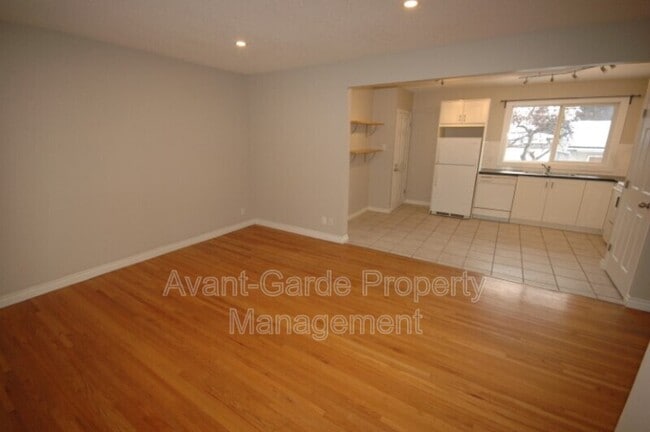 Photo - 16419-16105 105 Ave NW