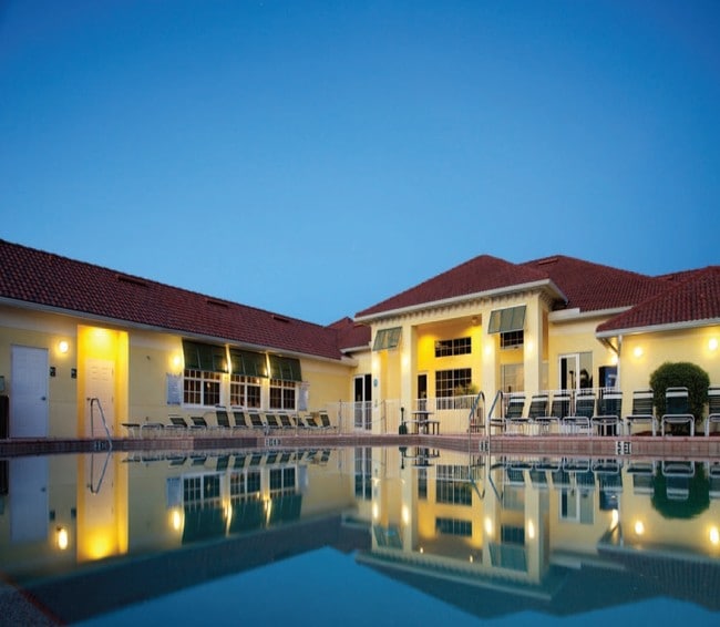 Primary Photo - College Club