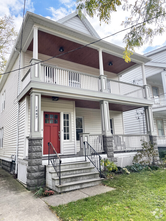 Building Photo - 1447 Larchmont Ave Unit Upper Rental