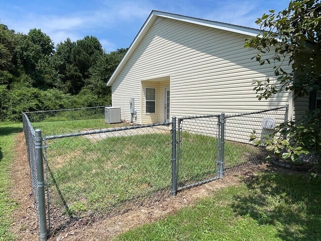 Photo - 5012 Scotch Pine Ave