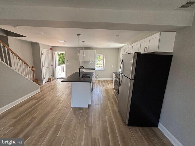 Photo - 5543 Ridge Ave