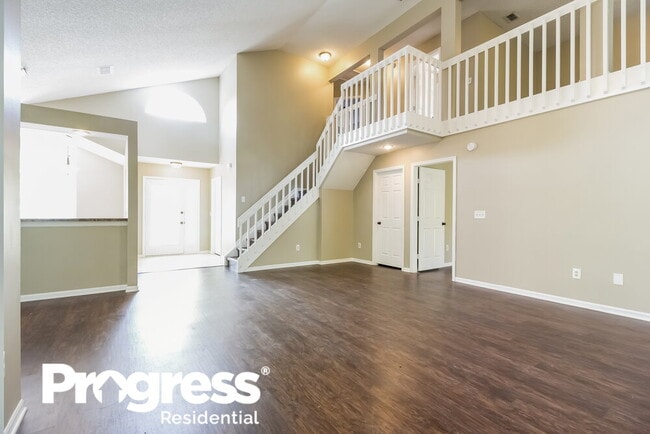 Photo - 637 Silver Birch Pl