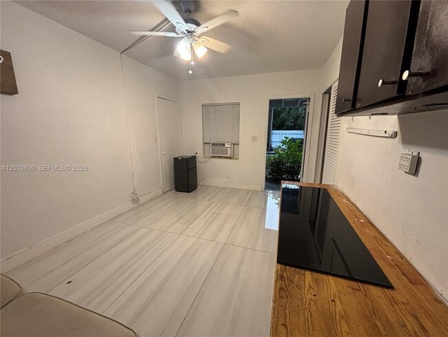 Photo - 250 SE Park St Unit 3