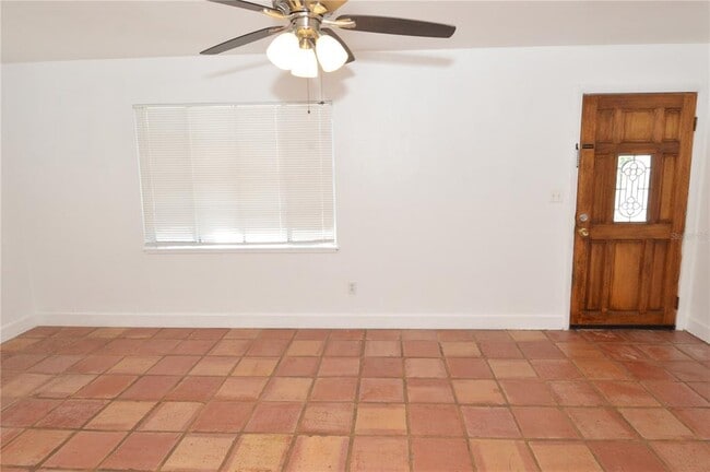 Photo - 1108 Winchester Rd N