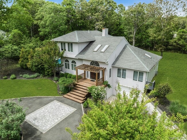 35 Bay Ave W