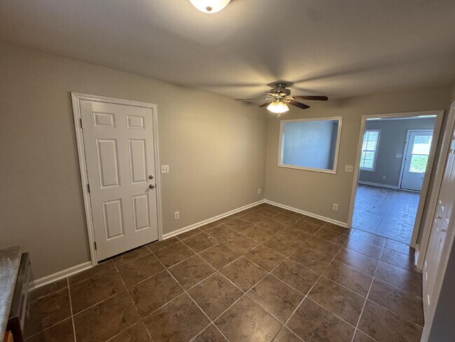 Photo - 404 Faulkner Dr