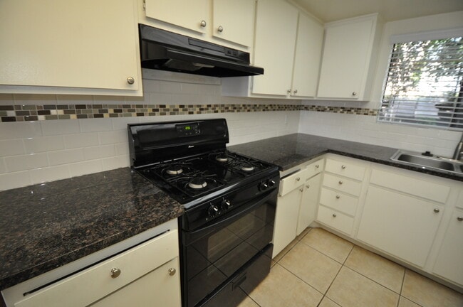 Photo - 2119 Elsinore St Unit 03