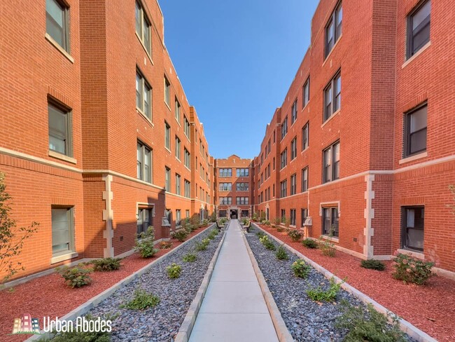 Building Photo - 3941 N Janssen Ave Unit A04C