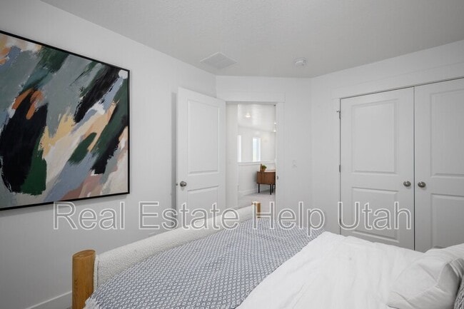 Photo - 281 W 1150 N
