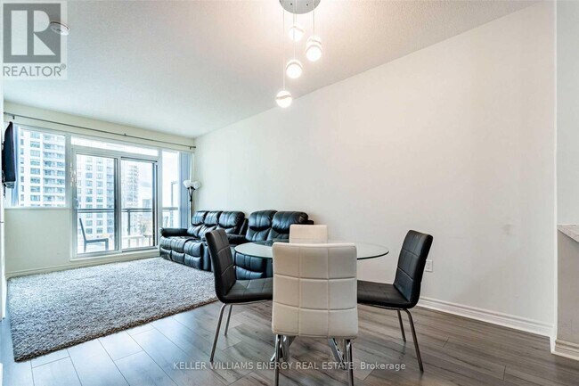 Photo - 349 Rathburn Rd W Unité 710