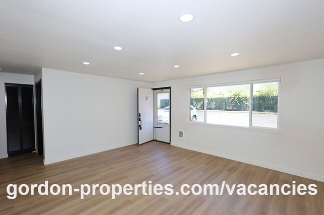 8960 SE Tolbert St Unit 2