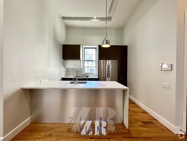 Building Photo - 72 Willoughby St Rental