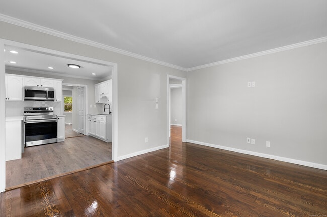 Photo - 210 Handel Rd