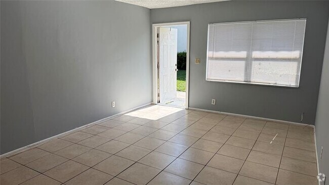 Building Photo - 5331 NW 18th Pl Unit 5331 Rental