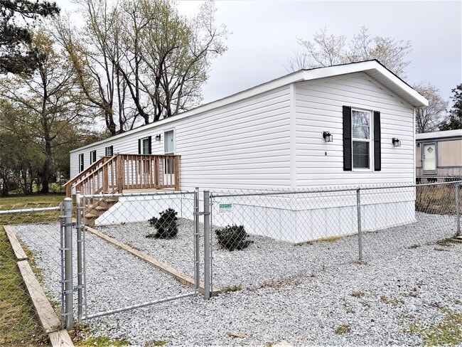 Building Photo - 6 Elcona St