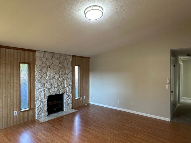 Photo - Spacious & Stylish 3BD Home with Iconic Stone Fireplace + Soaking Tub