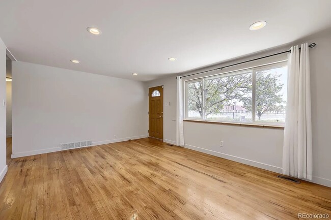 Photo - 1640 Buchtel Blvd S