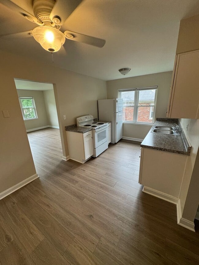 Building Photo - 2711 Brownsboro Rd Unit 2711 Brownsboro Rd - 3