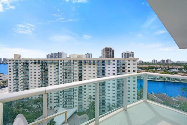 Building Photo - 19380 Collins Ave Unit PH-27