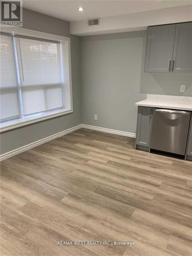 Photo - 2 A Fort Rouille St