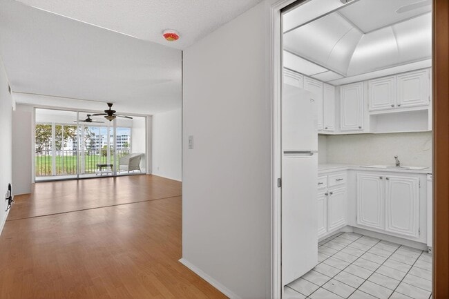 Photo - 2651 S Palm Aire Dr Unit 302