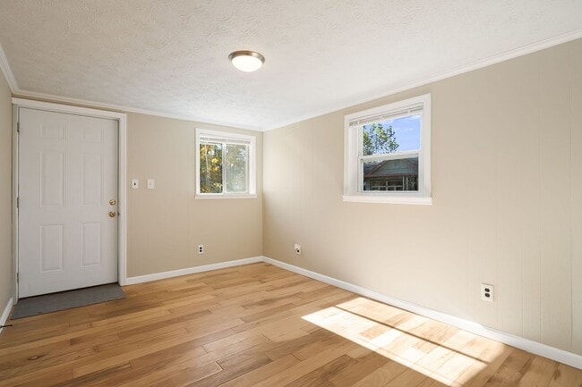 Photo - Rare 1-Bedroom in Fairview with Bonus Room...