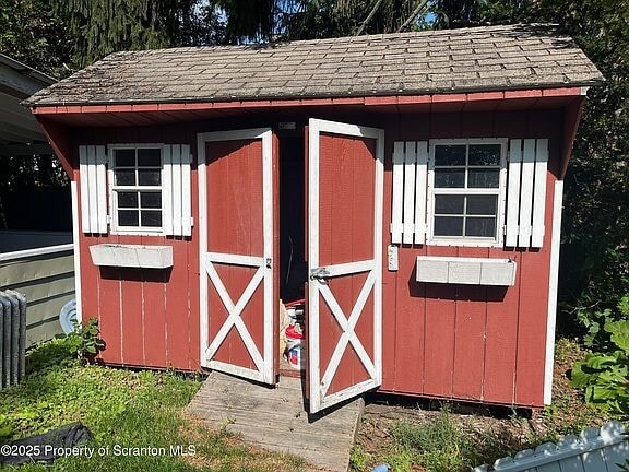 Photo - 321 Maple St