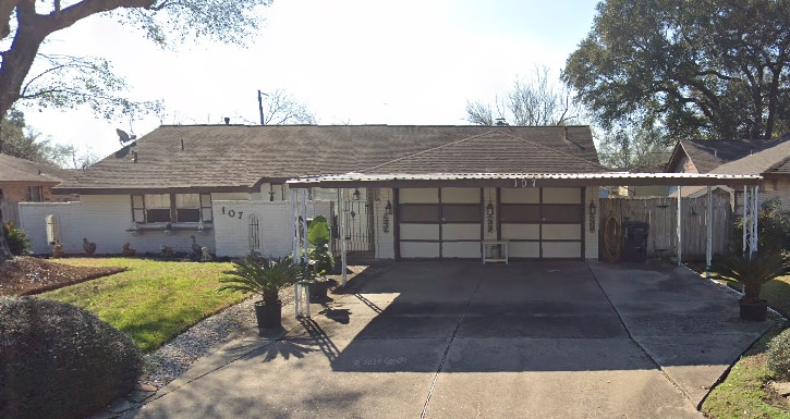 Photo - 107 W Carby Rd House