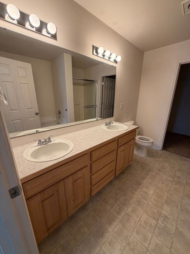 Photo - 2 Bedroom 2.5 bath townhouse w/ bonus room & Garage in Pasco