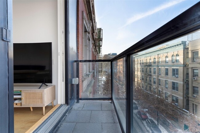 Photo - 310 W 114th St Unidad 7