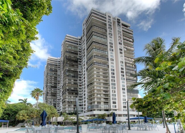 Building Photo - 2333 Brickell Ave Unit 210 Rental