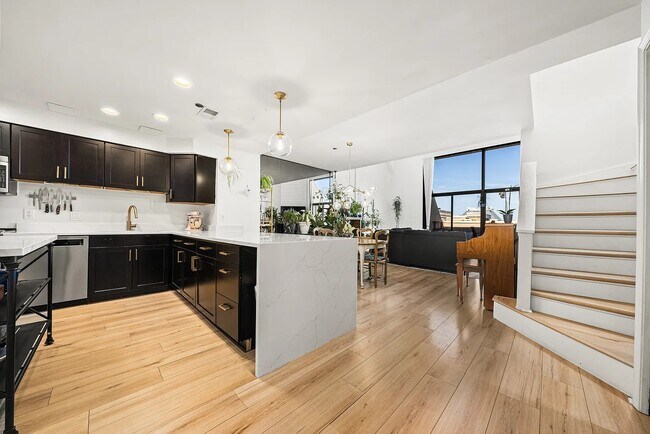 1301 N Courthouse Rd Unit 1807