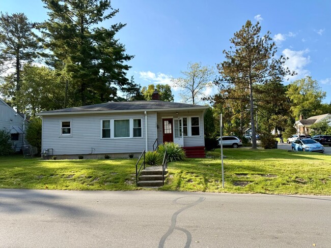 Photo - 3 BEDROOM NEAR CAMPUS AVAIL AUGUST 2026 @ $3,000 Monthly