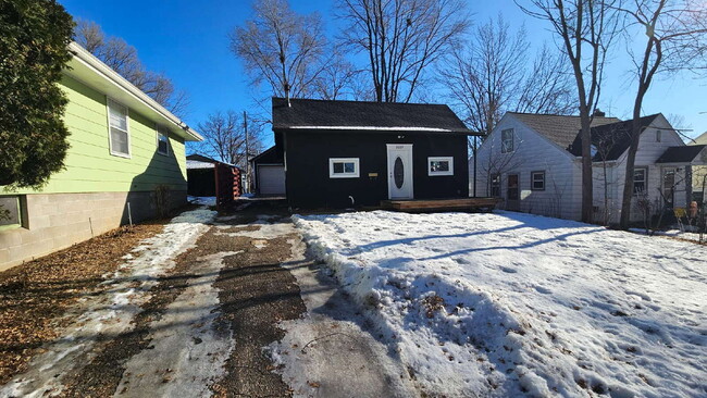 Building Photo - 3037 Natchez Ave S Unit Louis Park